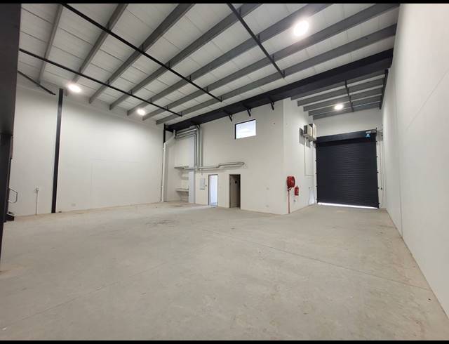 395M² WAREHOUSE TO LET IN STIKLAND INDUSTRIAL